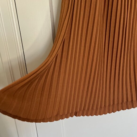 T Tahari Pleated Knit Skirt in Caramel | Size Small - Picture 4 of 8